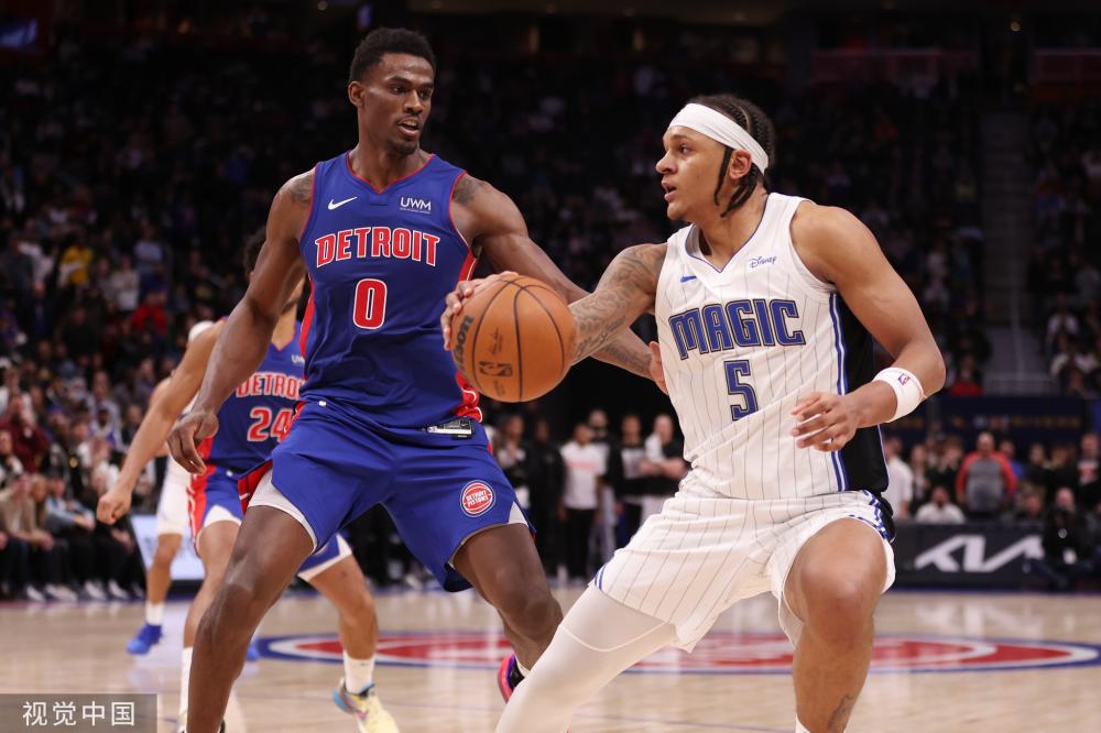 她向学生们 她向学生们