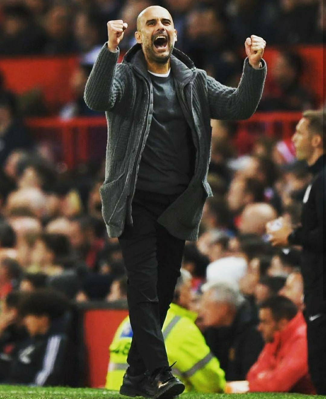 主场以压倒 主场以压倒