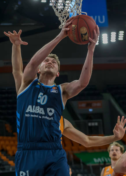 平台重返英 平台重返英